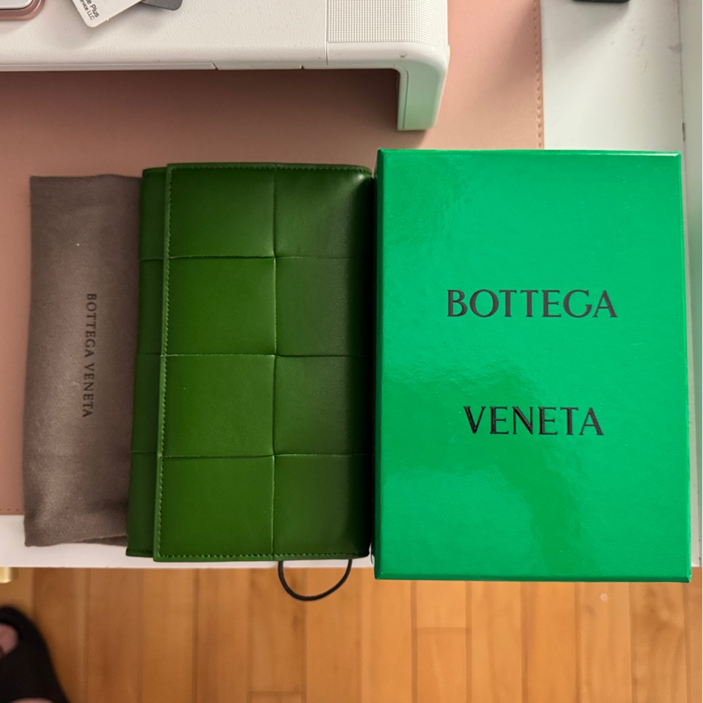 Bottega Veneta Green Intrecciato Wallet